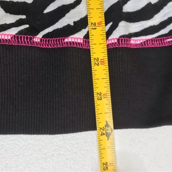 NWT Jones New York Sport Black White Zebra Stripe Pink Contrast Top Size PM - Picture 8 of 12